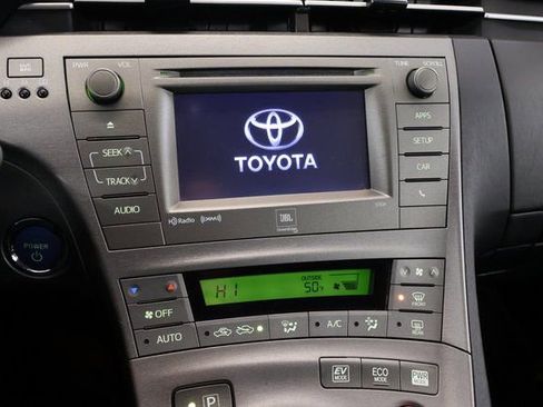 Used 2015 Toyota Prius Five image 19
