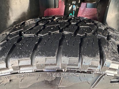 Used 2024 Jeep Compass Trailhawk image 27