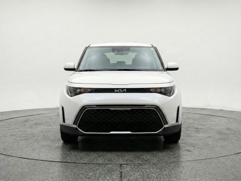 Used 2025 Kia Soul LX w/ LX Technology Package image 2