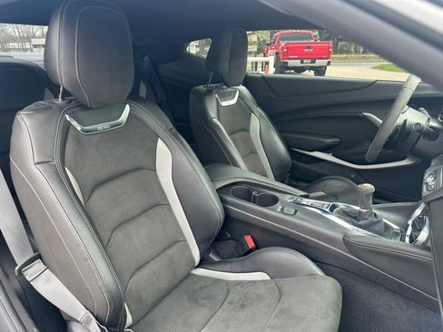 Used 2020 Chevrolet Camaro SS RWD image 13