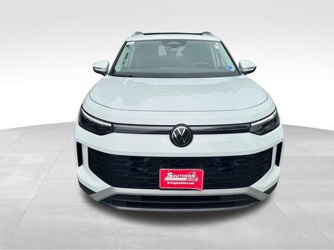 Used 2026 Volkswagen Tiguan SE w/ Panoramic Sunroof Package AWD/4WD image 10