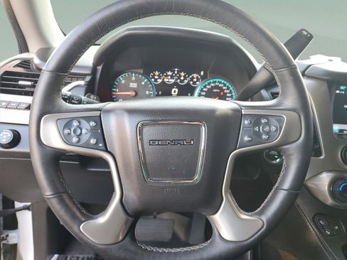 Used 2018 GMC Yukon Denali image 17