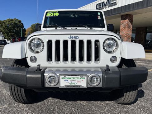 Used 2018 Jeep Wrangler Unlimited Sahara w/ Max Tow Package image 13