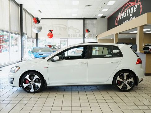 Used 2017 Volkswagen GTI SE FWD image 4