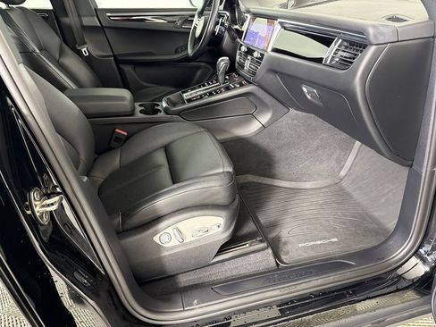 Used 2023 Porsche Macan Turbo image 15