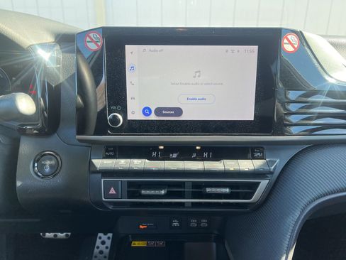 Used 2025 Toyota Camry SE image 10