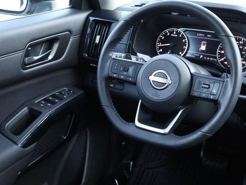 Certified 2025 Nissan Pathfinder SV w/ SV Premium Package FWD image 27