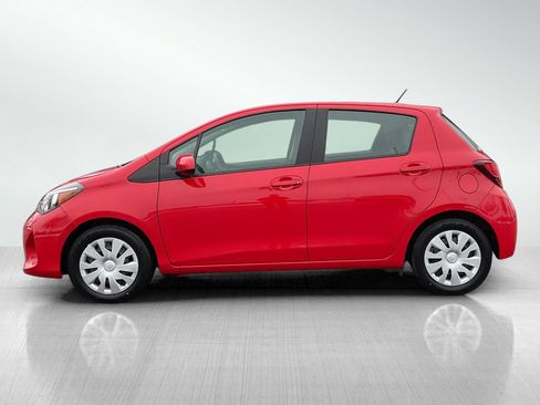 Used 2015 Toyota Yaris L image 2