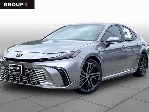 Used 2025 Toyota Camry XSE FWD image 1