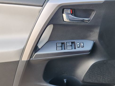 Used 2018 Toyota RAV4 XLE image 27