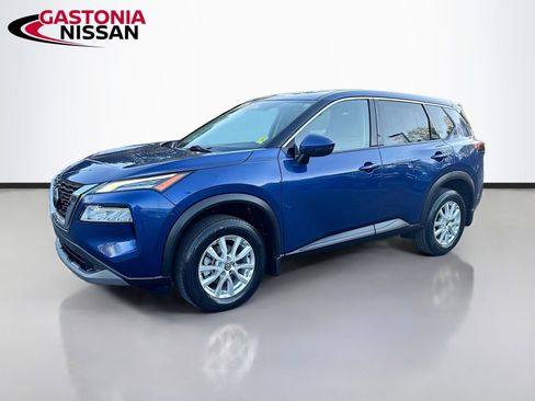 Used 2021 Nissan Rogue SV image 3
