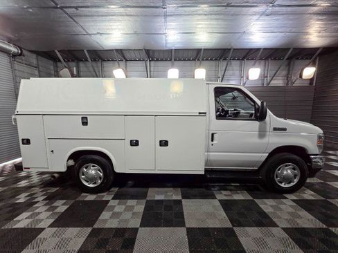 Used 2021 Ford E-350 and Econoline 350 Super Duty w/ Power Windows & Locks Group image 9