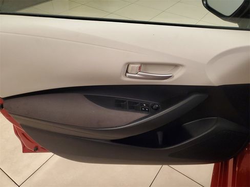 Used 2020 Toyota Corolla LE image 17