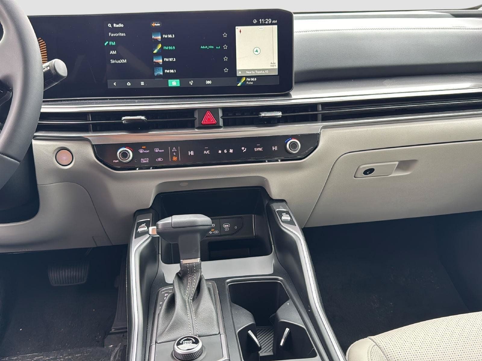 Used 2025 Kia Sorento S w/ Panoramic Sunroof Package FWD image 16