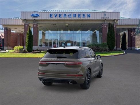 New 2025 Lincoln Corsair Grand Touring image 8