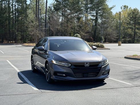 Used 2020 Honda Accord Sport image 2