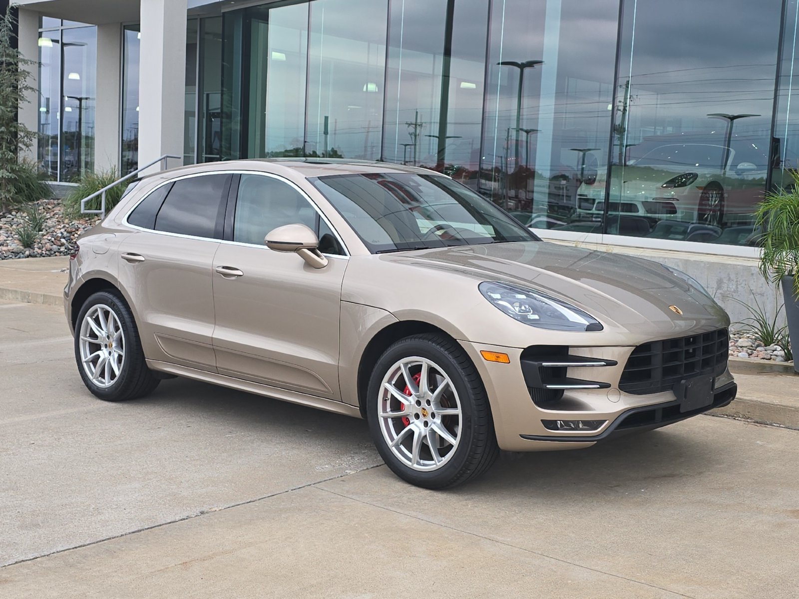 Used 2017 Porsche Macan Turbo AWD/4WD image 9
