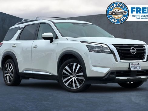 Used 2023 Nissan Pathfinder Platinum image 1