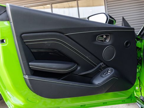 Used 2022 Aston Martin V8 Vantage Coupe RWD image 19