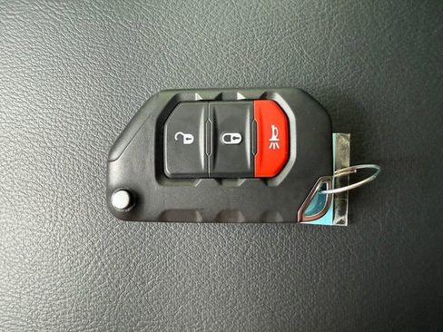 New 2025 Jeep Gladiator Sport image 31