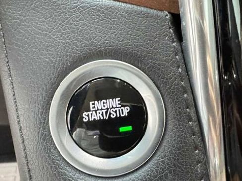Used 2018 Cadillac Escalade ESV Premium Luxury RWD image 24