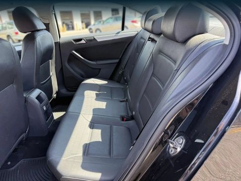 Used 2013 Volkswagen Jetta SE FWD image 21