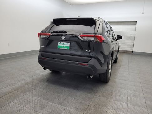 Used 2021 Toyota RAV4 XLE w/ Convenience Package image 7