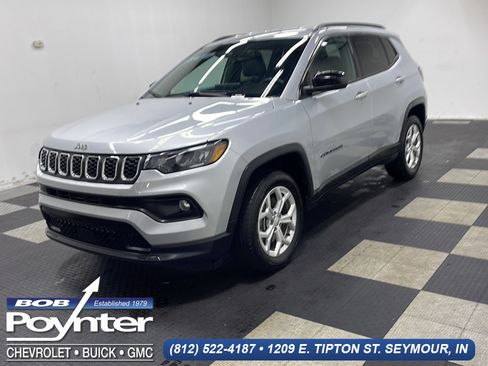Used 2024 Jeep Compass Latitude AWD/4WD image 1
