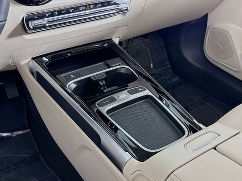 New 2026 Mercedes-Benz GLB 250 image 5