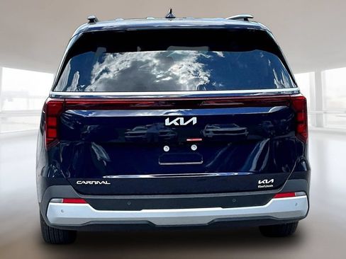 New 2026 Kia Carnival EX FWD image 4