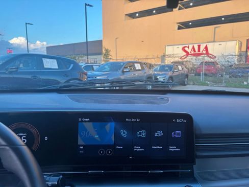 Used 2025 Hyundai Kona SEL image 18