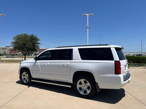 Used 2018 Chevrolet Suburban LT w/ LT Signature Package AWD/4WD image 4