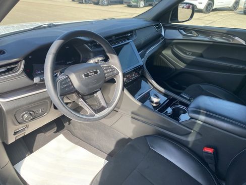 Used 2023 Jeep Grand Cherokee L Laredo image 25