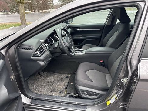 Used 2022 Toyota Camry LE image 11