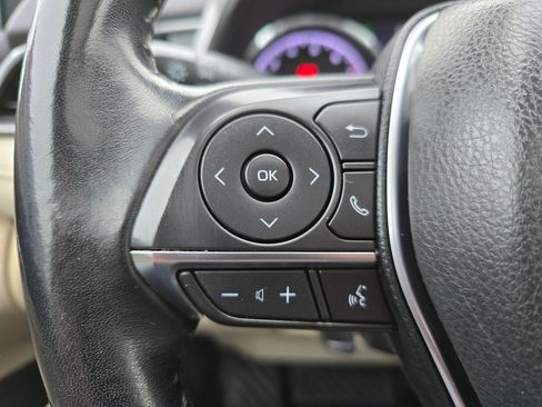 Used 2019 Toyota Camry XLE w/ Navigation Package FWD image 6