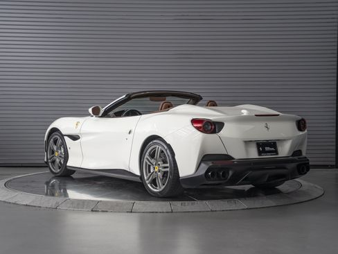 Used 2021 Ferrari Portofino RWD image 3