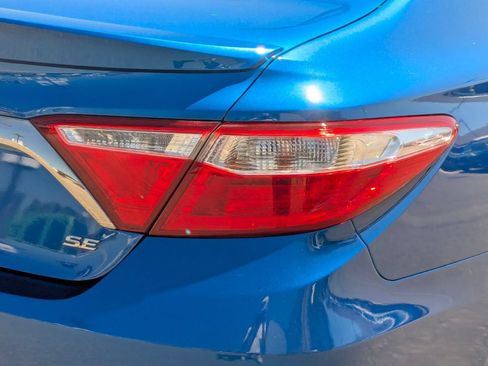 Used 2017 Toyota Camry SE w/ Moonroof Package FWD image 12