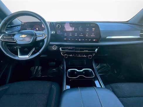 Used 2025 Chevrolet Traverse LT image 14