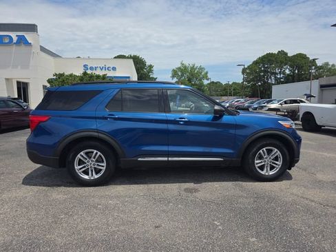 Used 2020 Ford Explorer XLT RWD image 3