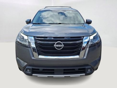 Used 2022 Nissan Pathfinder SL AWD/4WD image 2