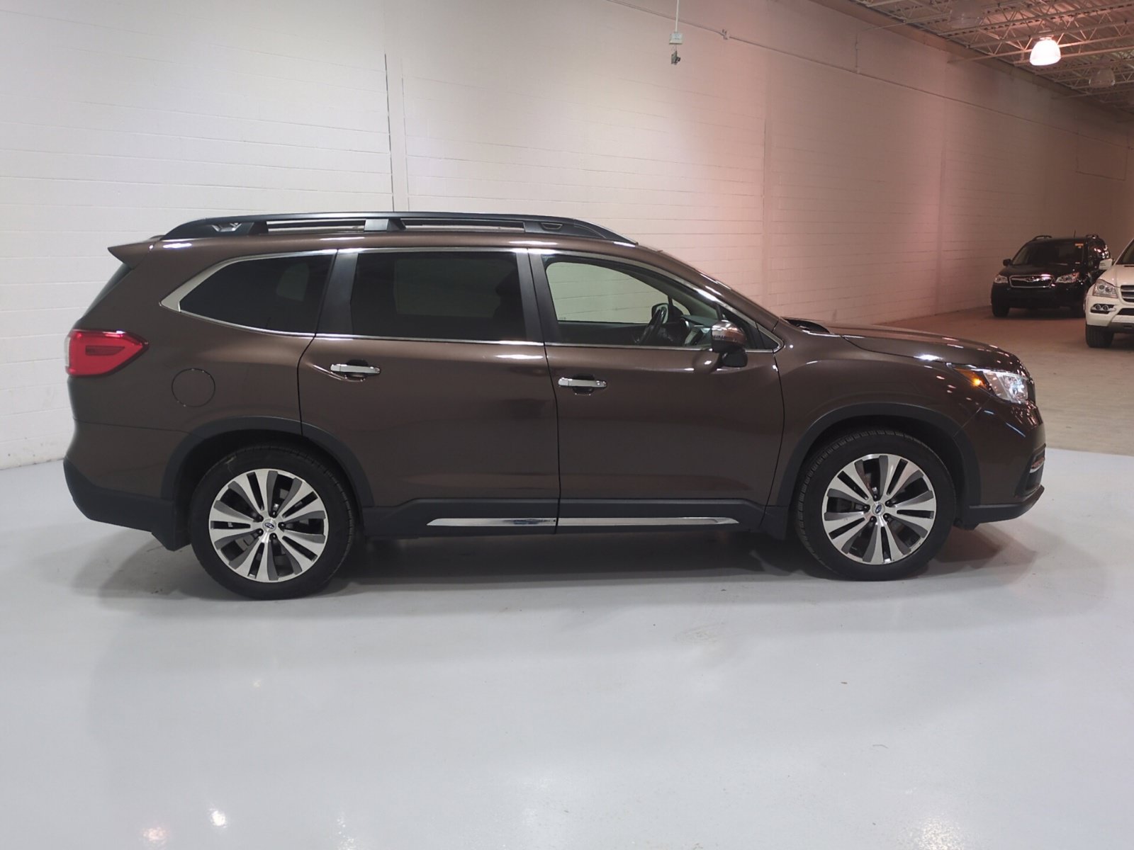 Used 2019 Subaru Ascent Touring w/ Popular Package #2 AWD/4WD image 2