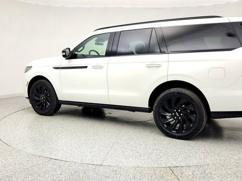 Used 2025 Lincoln Navigator Reserve w/ Jet Appearance Package image 7