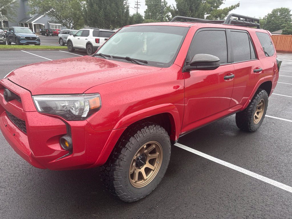 Used 2019 Toyota 4Runner SR5 w/ Four Season Floor Mat Package AWD/4WD image 3