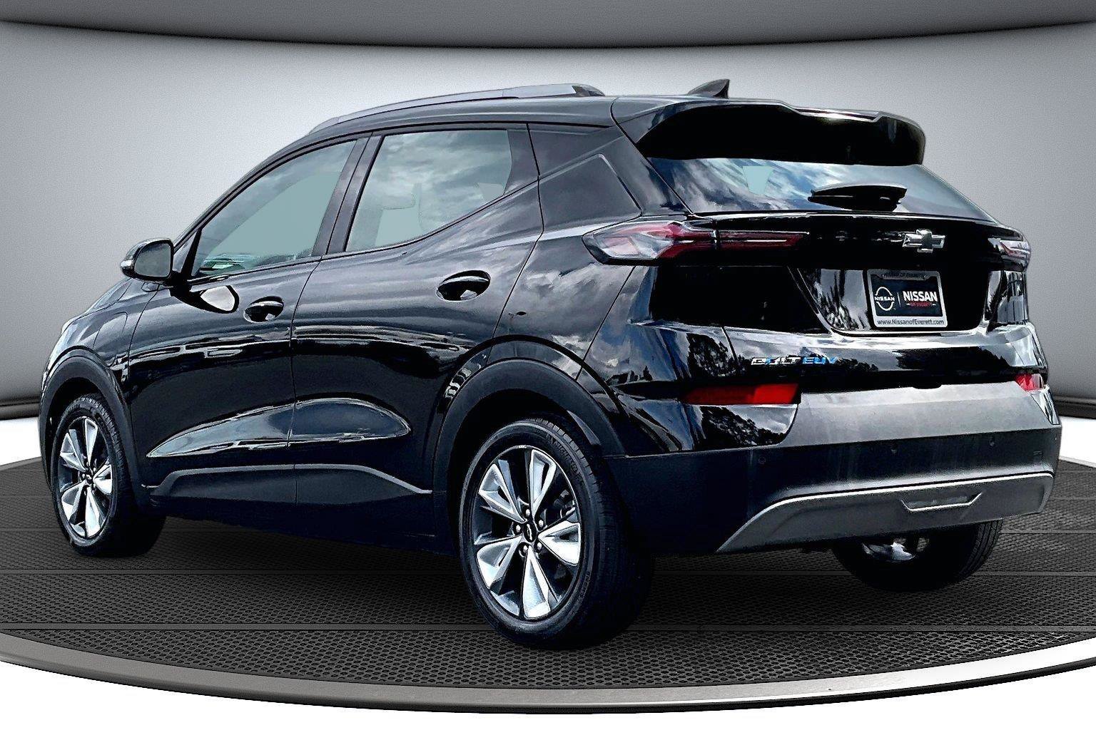 Used 2023 Chevrolet Bolt EUV LT w/ Convenience Package FWD image 5