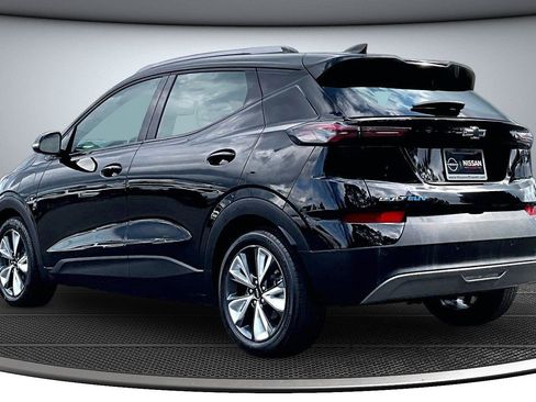 Used 2023 Chevrolet Bolt EUV LT w/ Convenience Package FWD image 5