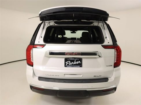 Used 2021 GMC Yukon SLT w/ SLT Premium Package image 24