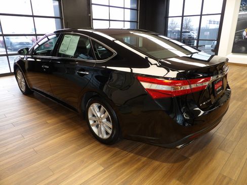Used 2013 Toyota Avalon XLE Premium image 8