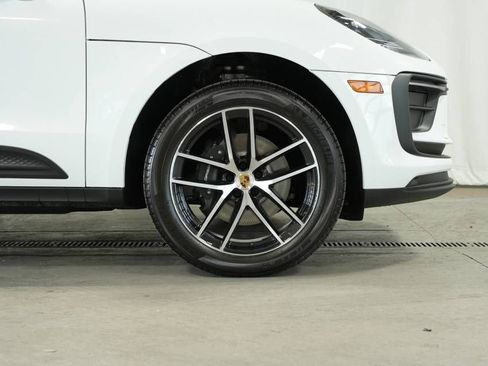Certified 2025 Porsche Macan AWD/4WD image 40