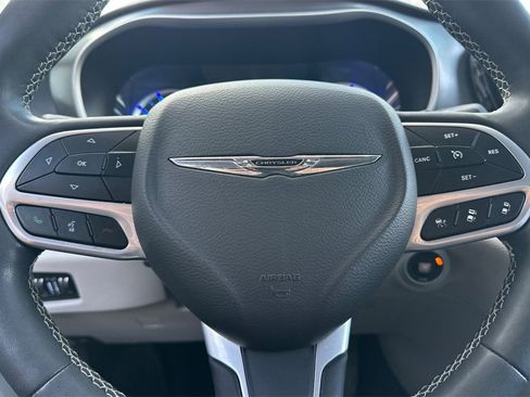 Used 2022 Chrysler Pacifica Touring-L image 21