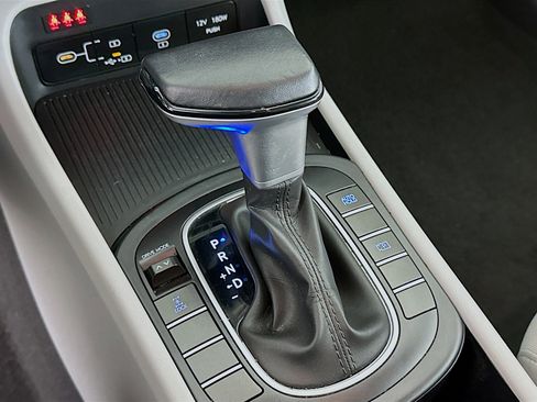 Used 2025 Hyundai Kona SEL image 24